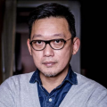 曰批免费视频播放在线看片一